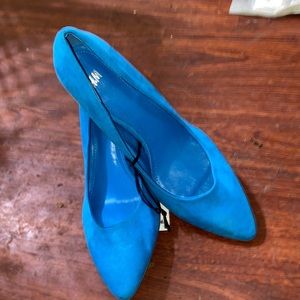 New H&M Turquoise Suede Pumps - Size 9 1/2